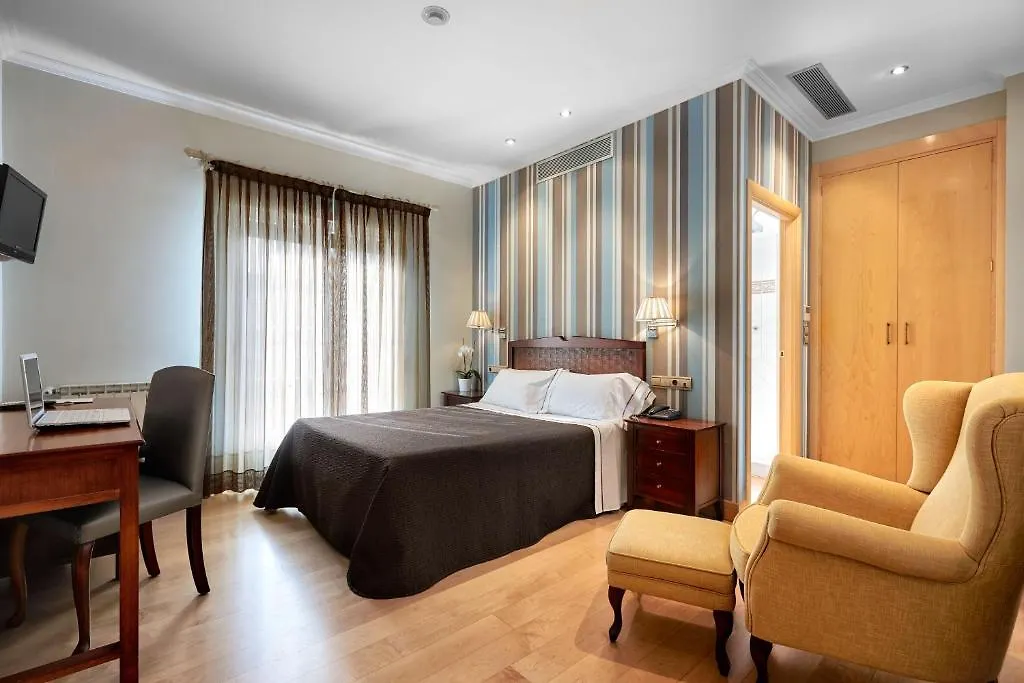 Atalaia Hotel Irun 3*,